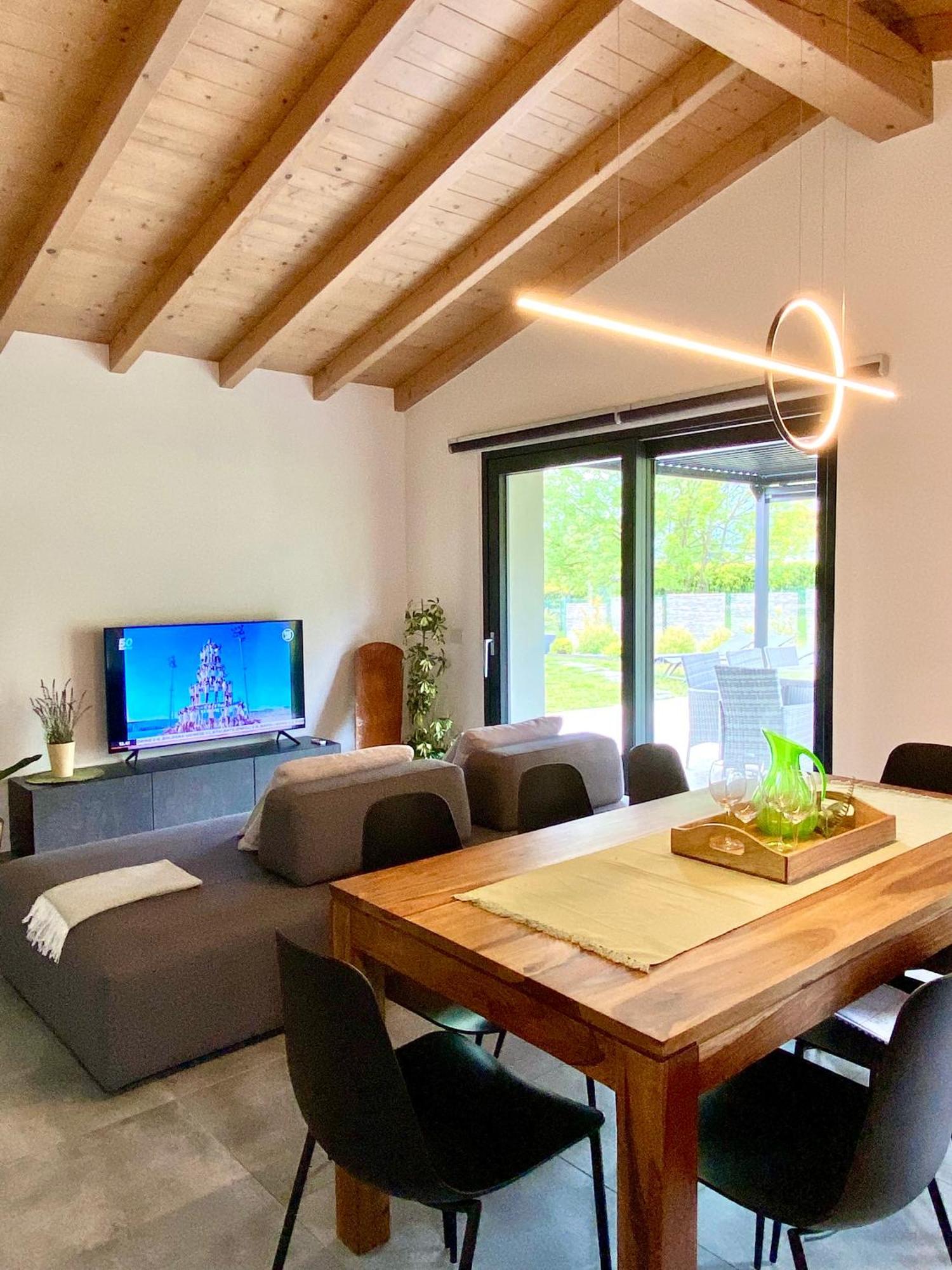Villa Larius 赫拉弗多纳 外观 照片