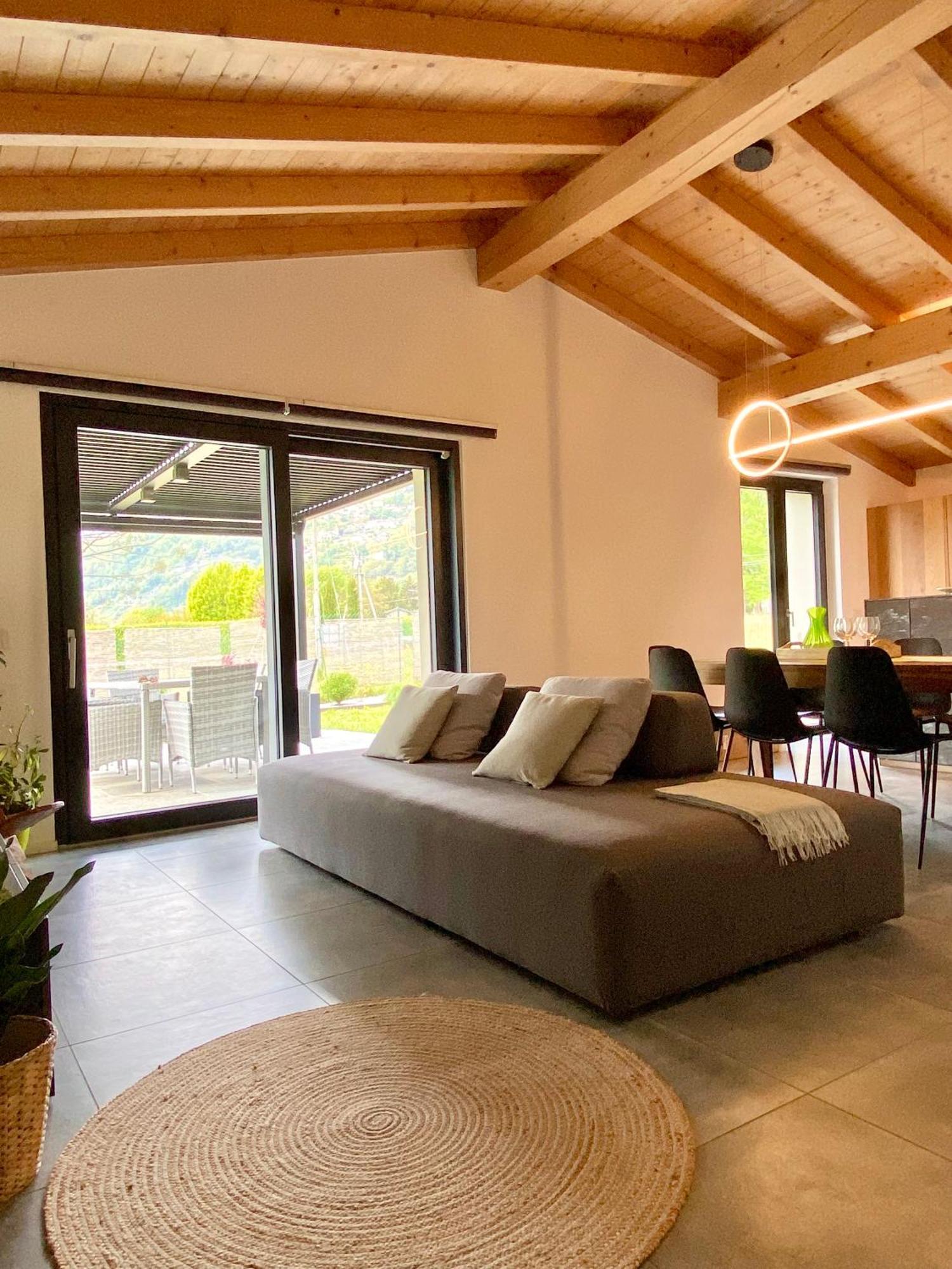Villa Larius 赫拉弗多纳 外观 照片