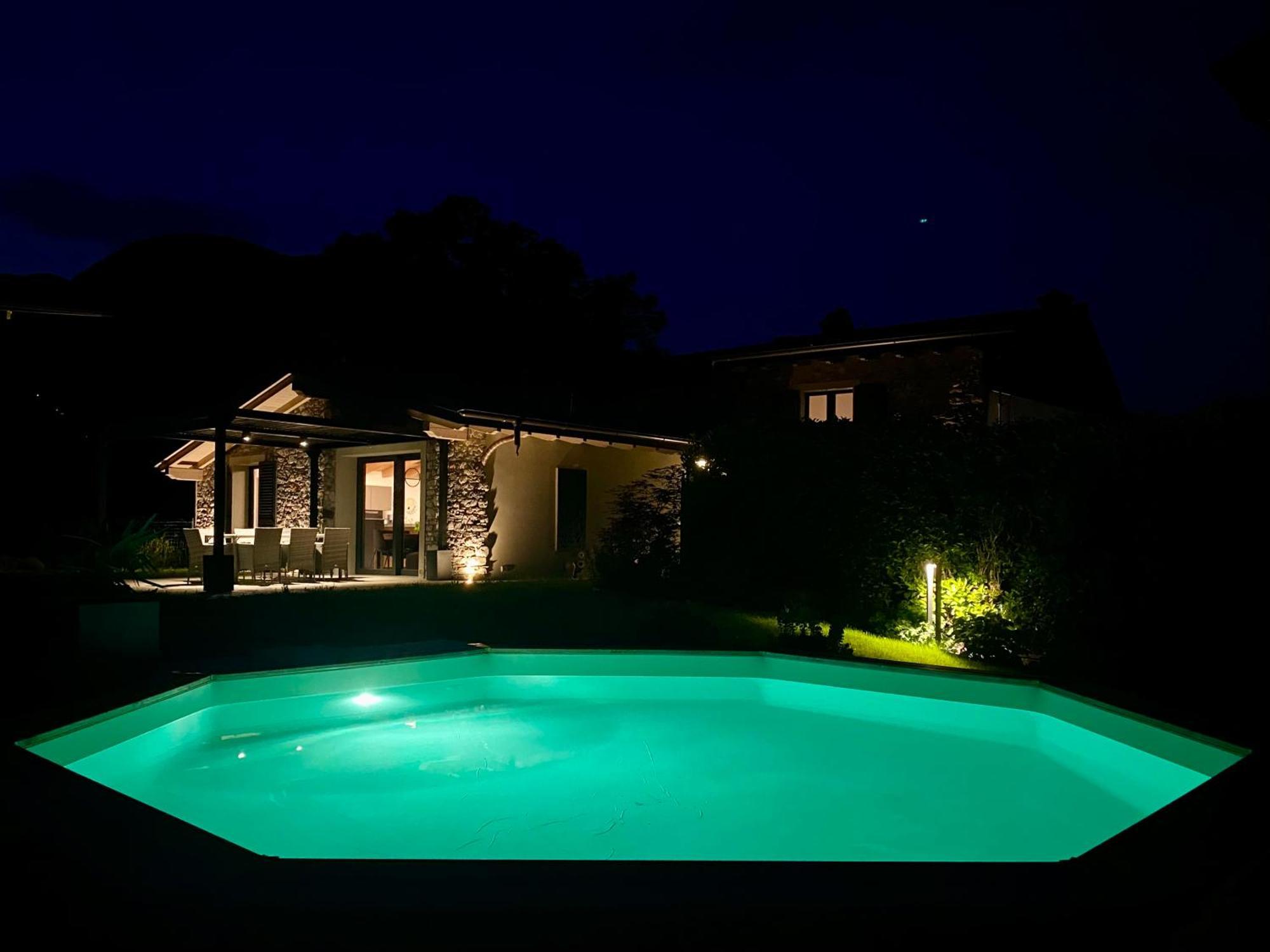 Villa Larius 赫拉弗多纳 外观 照片