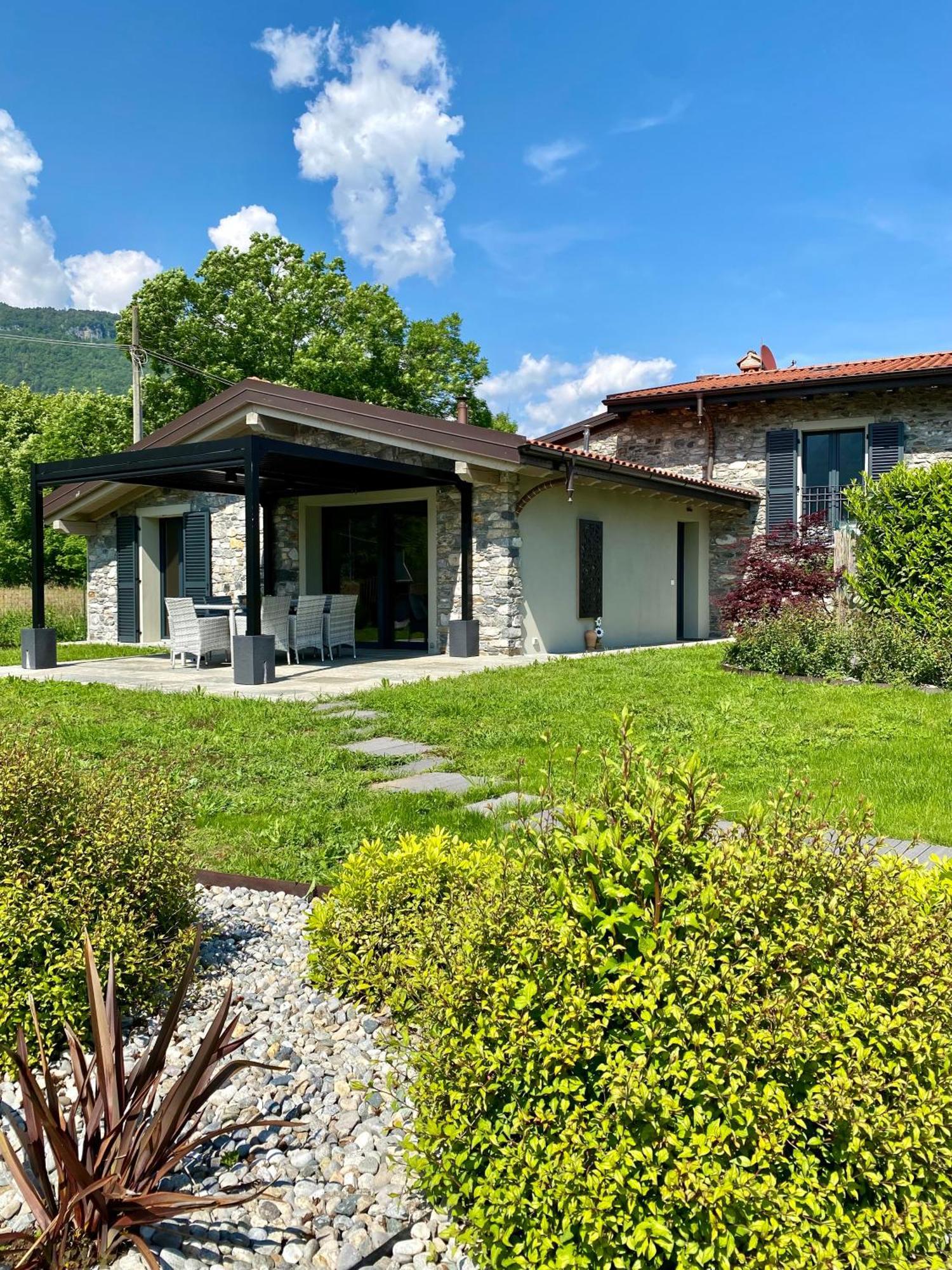 Villa Larius 赫拉弗多纳 外观 照片